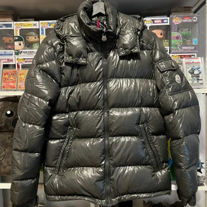 Moncler Maya - Grå size 4 9/10 skick 2017 modell