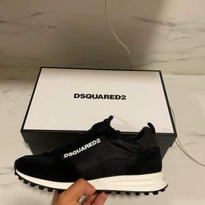 Svarta dsquared sneakers storlek 41 skick 5/5 med box 