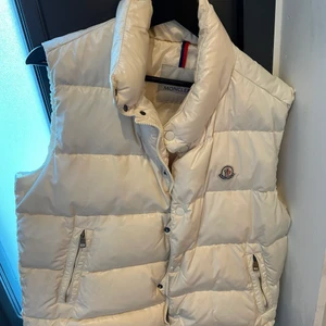 Moncler väst vit! - ….