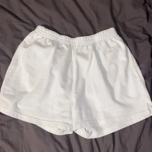 Shorts  - Jätte gulliga mjukis shorts till sommaren från brandy mellvile, passar jätte fint och är verkligen ett must have i garderoben. Jätte mysiga och perfekta. 