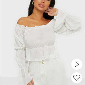 Topp - En jätte fin topp som är slutsåld på Nelly i storlek S. Kan mötas upp samt fraktas💘