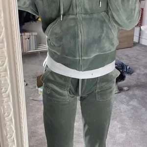 Juciy dress - Juciy dress jag använt 2-3 gånger!   Ny konto ❤️