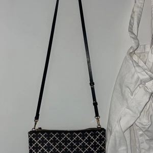 Malene Birger - Säljer nu min M.B väska då den tyvärr inte kommer till användning. Den är i fint skick inga skador på den ser nästan ut som ny❤️ 400 + ev frakt 