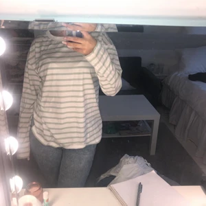 Randig tröja  - Populär fandig tröja från lager 157! Säljer då den inte kommer till användning mer.🥰 