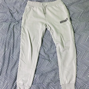 Hoodrich byxor storlek S - Hej jag säljer hoodrich byxor i storlek S