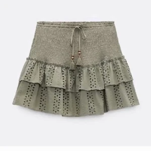 Kjol zara - Intresskoll på den här kjolen som jag köpte på plick! Superbra skick