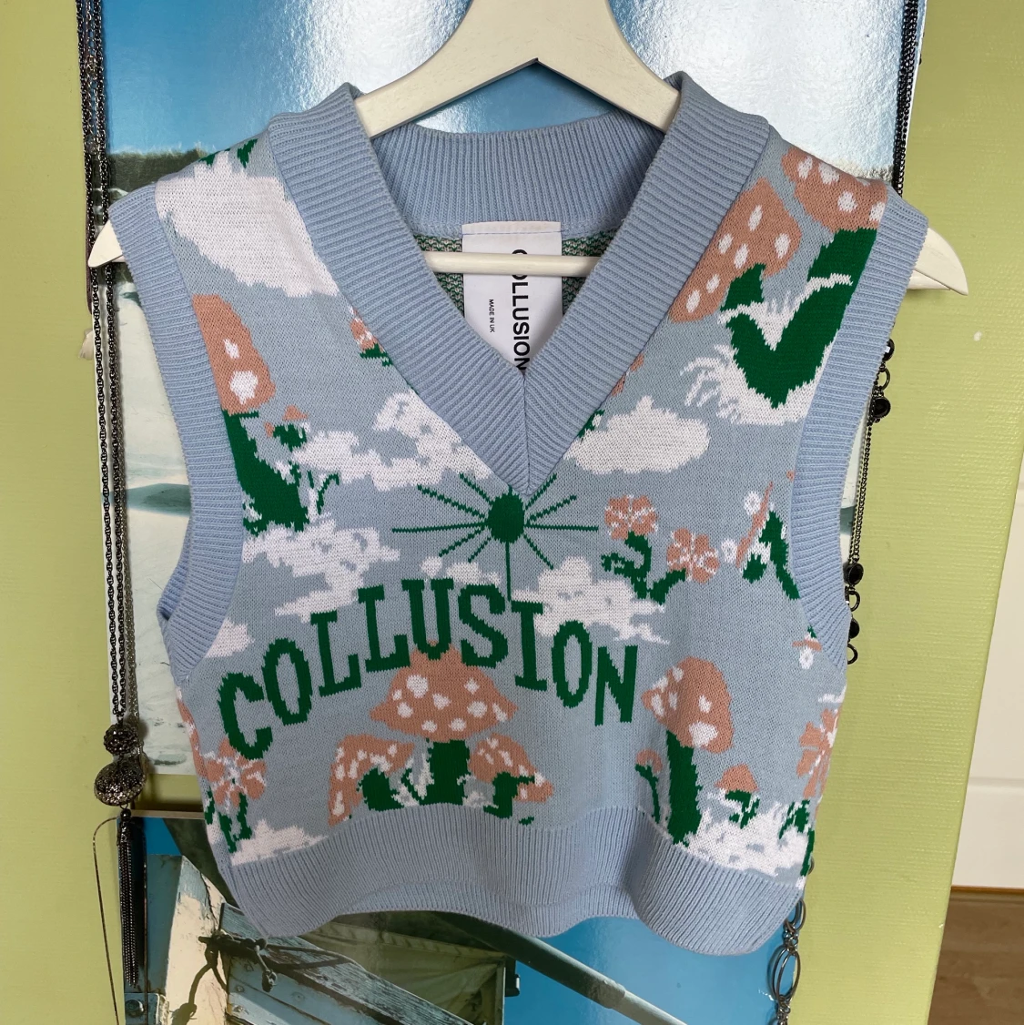 Färgglad väst från ASOS  - 91