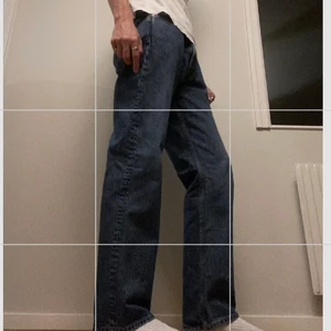 Raka jeans - Jeans med rak passform i fint skick. Bara att höra av er vid frågor eller funderingar!