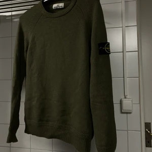 Stone Island - Stone island knitwear sweatshirt. Inga flaws. Nyköpt på NK för 2700. Storlek S men större i storlekarna så passar M