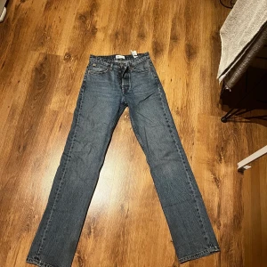 Jeans från zara  - Säljer dessa jeans som inte längre passar mig , från zara och i bra skick. 