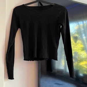 Långärmad tröja - En gullig svart långärmad tröja 