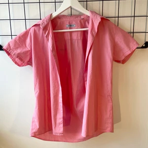 Rosa skjorta  - Säljer denna rosa skjorta från Henri Lloyd. Super fin!