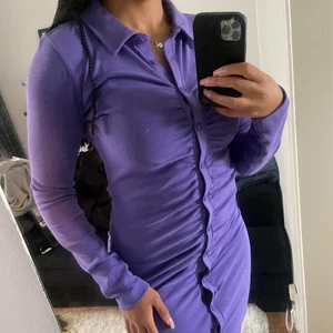 Klänning från Zara - Lila snygg klänning från Zara, endast använd 1 gång 🥹   Så snygg verkligen 