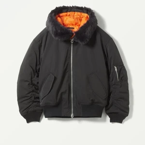 Bomberjacka  - Säljer denna ursnygga jacka från weekday då den inte är min stil riktigt längre❤️ Använd några gånger men fortfarande i bra skick 