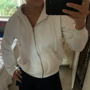 Vit zip hoodie - Super najs vanlig zip-up hoodie från hm💕