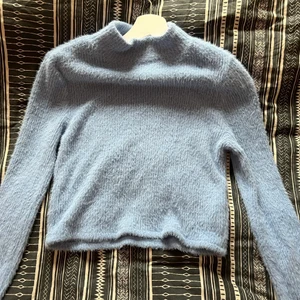 Tröja  - Perfekt tröja nu till hösten, super mysig men tyvärr för liten💕  Passar dig som har xs/34 i storlek Frakt tillkommer 