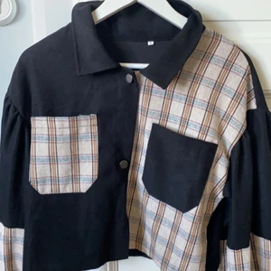 Jacka croppad  - Knappt använd mode jacka från shein storlek S 