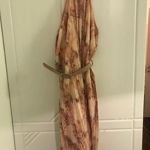 Strl 38 - Oandvänd Klänning 