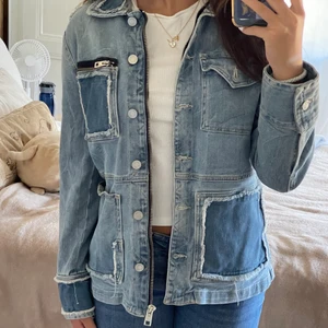 zadig jacka - Funderar på att sälja min älskade Zadig jacka. Knappast använd o har haft den ganska länge. Inte overzized ( Nypris ca 3900) Pris kan diskuteras. Jag bjuder på frakten☺️  Kan även mötas upp