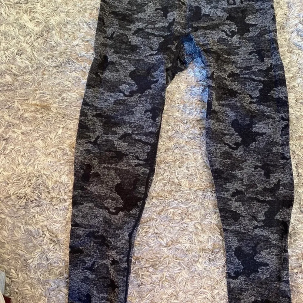 Camouflage leggings från gymshark. Ord pris ca 600:-. Jeans & Byxor.