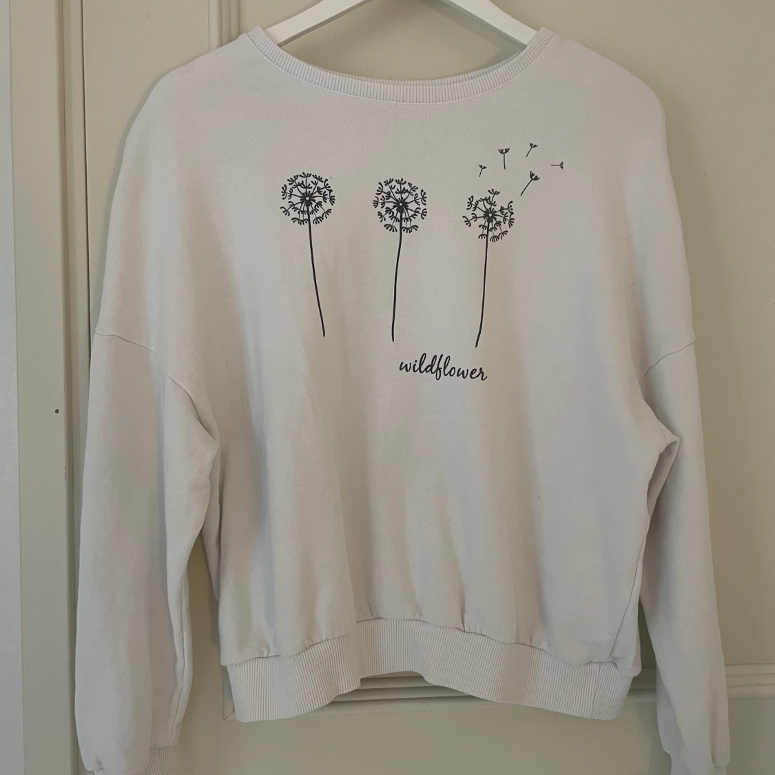 Vit sweatshirt ”Wildflower” - 90
