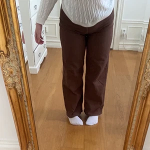 Bruna Jeans - Endast testade💗 tror de skulle passa nån som är lite längre (jag är 160)