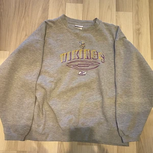 Vintage sweetshirt  - Reebok vintage sweetshirt i nyskick , inga hål eller defekter alls!