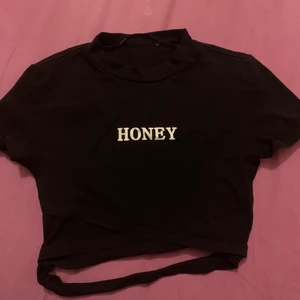 Svart topp  - Svart topp från shein. Fortfarande väldigt fin!