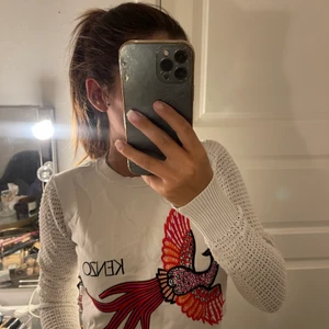 Kenzo tröja - Säljer den här kenzo tröjan då dne aldrig kommer till användning. Har haft på mig den 2-3 gånger.   Original pris 3299kr slutsåld 