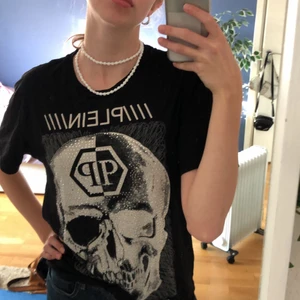 T-shirt  - En märkeströja från Philipp plein. Väldigt snygg tröja för övrigt men andvänds inte längre ! 
