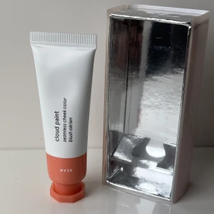 Ny Glossier rouge ~ beam  - Ny! Färg: beam