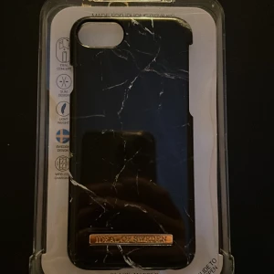 mobilskal - Ett fint marmor mobilskal i fint skick💕 passar till iphone 8,7,6,6S!
