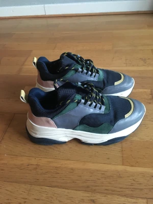 SAMSØE SAMSØE sneakers - Storlek 40/41. Använda fåtal gånger!