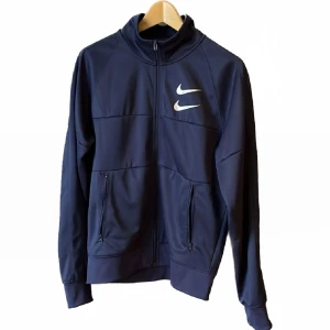 Nike swoosh  - Knappt använd, nyskick stlk S
