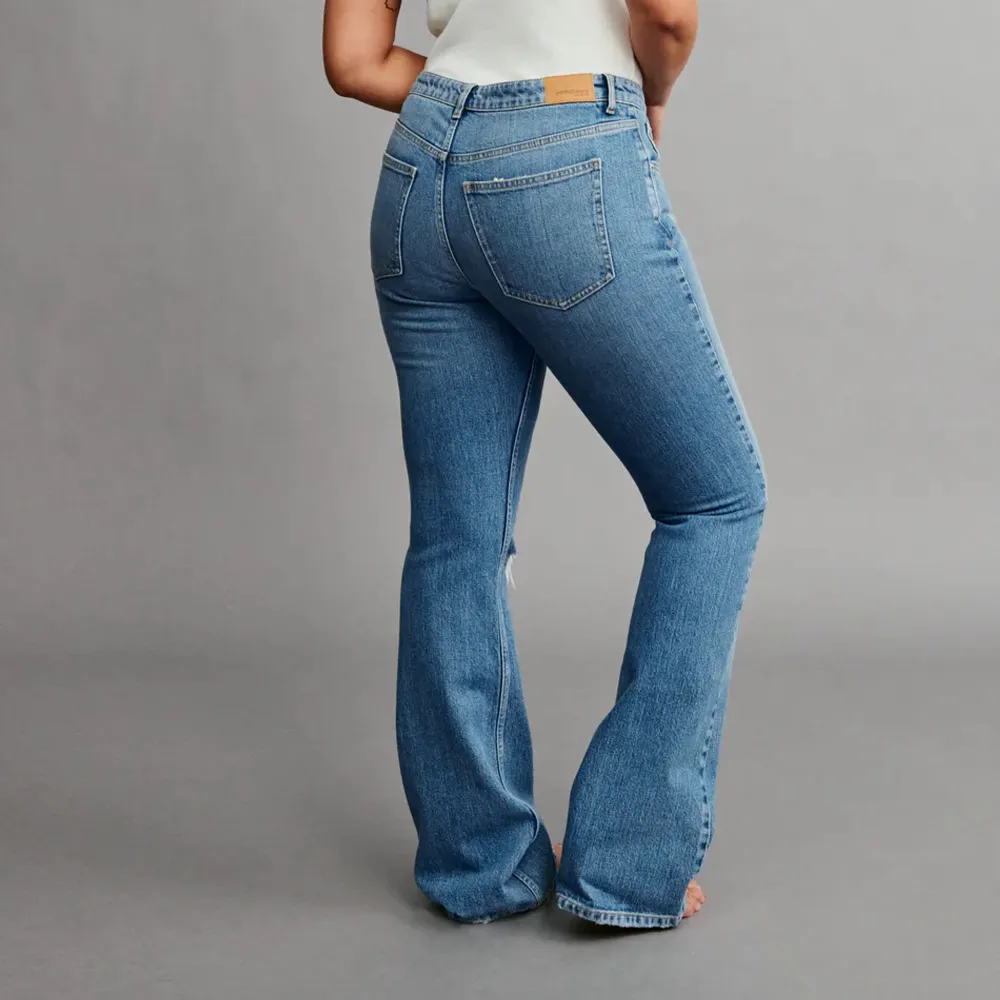 Säljer dessa ginatricot jeans då dem ej passar. Knappt använda. Nypris 500kr. Jeans & Byxor.
