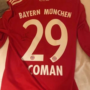 Äkta Tröja av fotbollsproffs - En äkta tröja från Kingsley Coman