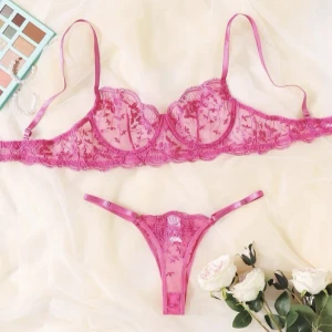 Rosa sett underkläder  - Helt nytt sätt underkläder från shein i storlek S ENDAST testat med trosor under. Skriv privat för egna bilder 