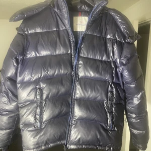 Moncler Jacka -  | Moncler Montgenevre | Cond: 7/10 | Storlek: 1 | Nypris Ca: 16000 | Vårt pris 4500kr |