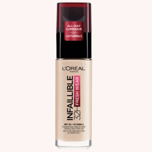 Loreal Paris foundation  - Foundation från loreal paris i färgen 15 porcelaine. Aldrig använd då jag råka köpa fel färg. Nypris 179kr