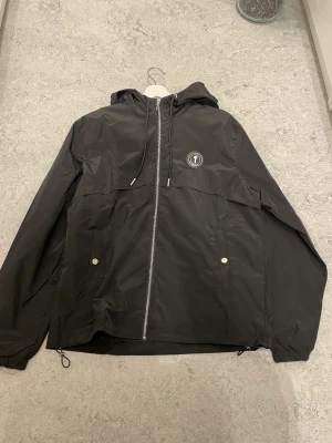 Trapstar jacket  - Trapstar jacket, helt i ny skick! Från deras senaste drop. Dm - fler bilder😁 S och M finns, FÅ KVAR!
