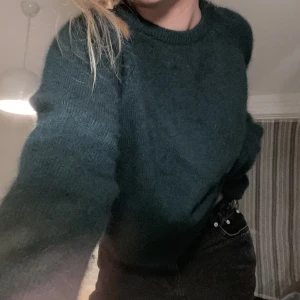 MÖRKGRÖN STICKAD TRÖJA - Jätte mysig stickad tröja❤️❤️