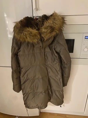 Jacka  - Parajumper INTE ÄKTA PÄLS