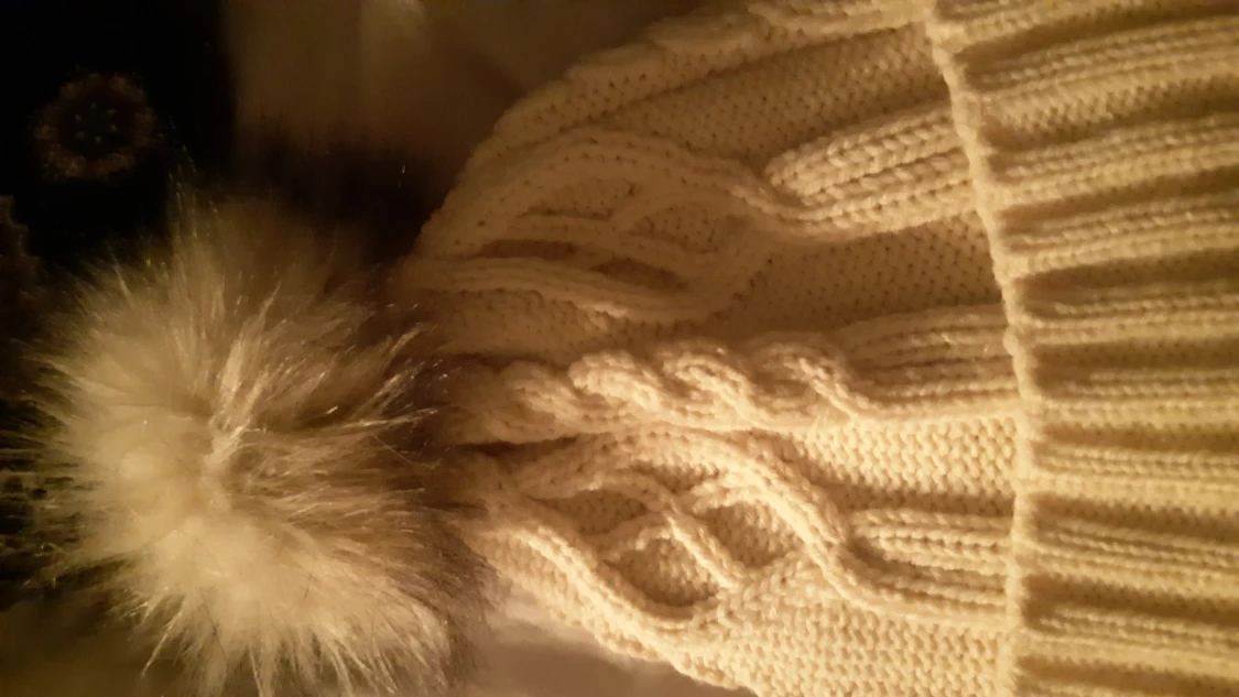 Mössa med päls boll  - 90