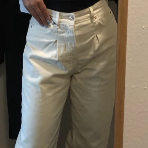 Jeans 50kr - Jättedåliga bilder men superfina jeans från zara 