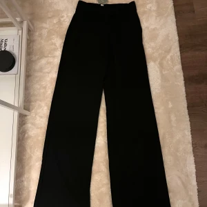 Kostymbyxor - Kostymbyxor från hm, super fin form. Storlek 38. Oanvända