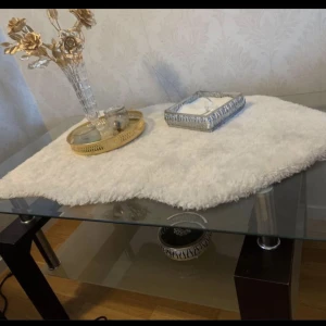 Bord - En ny bord säljer den för att vi har en ny adress: Aneby, Jönköping län fraktar inte bordet.