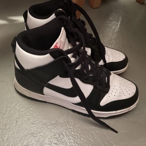 Nike dunk panda - Dunks i storlek 38,5 använt endast tre gånger
