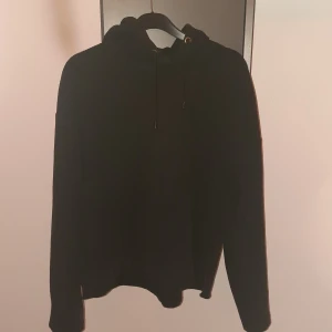 Väldigt bra funktionellt  träningset - Snyggt  svart funktionellt träninsset i välfigt bra skick 