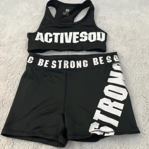 träningsset - fint tröningsset från h&m sport, aldrig använt pga gör liten strl i BH
