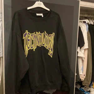 Weekday crewneck - Weekday crewneck, bra condition. Storlek M